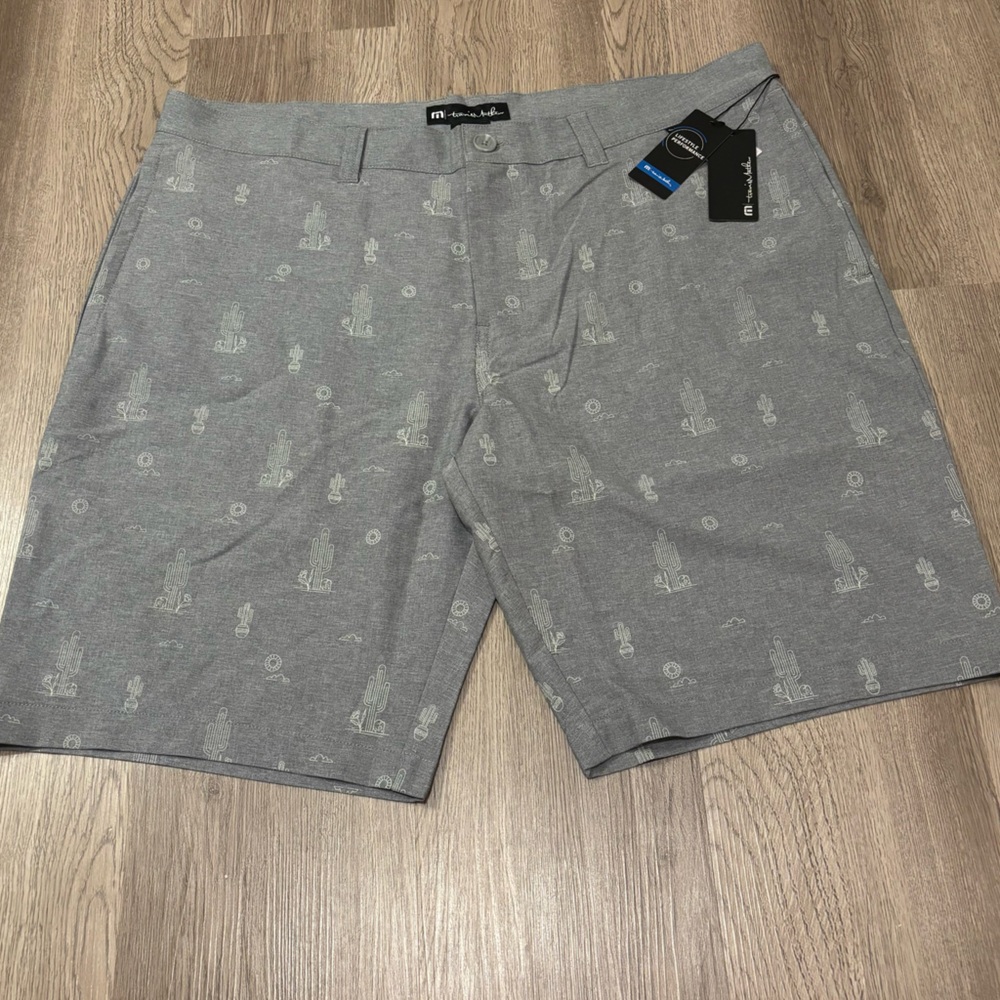 NWT Travis Mathew Warmer Climates Shorts Gray Cactus‎ Print Men’s 38 9” Inseam